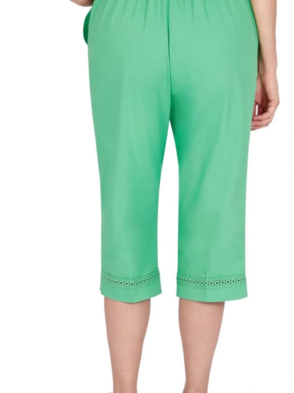 Cropped Eyelet Hem Twill Regular Fit Capris in Lime Size 18